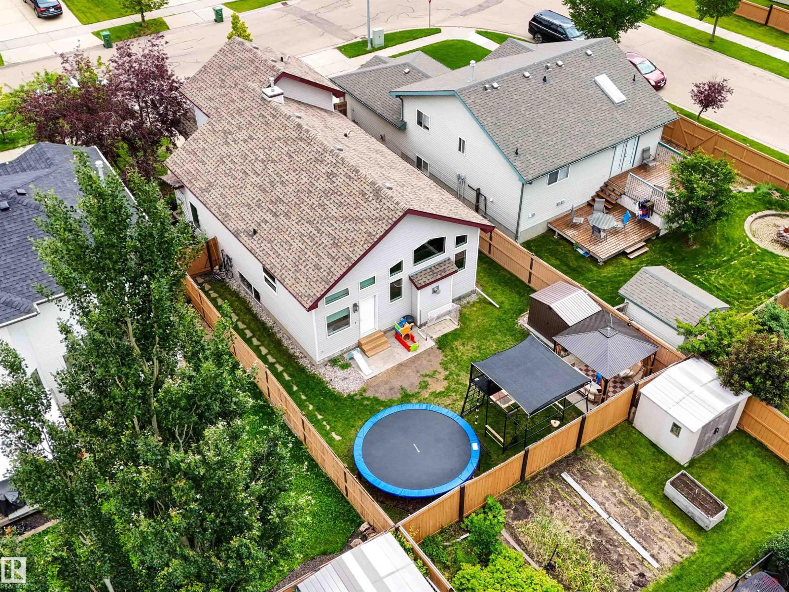 73 NEWMARKET WY - 50