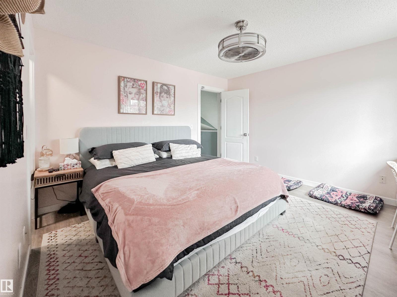 73 NEWMARKET WY - 31