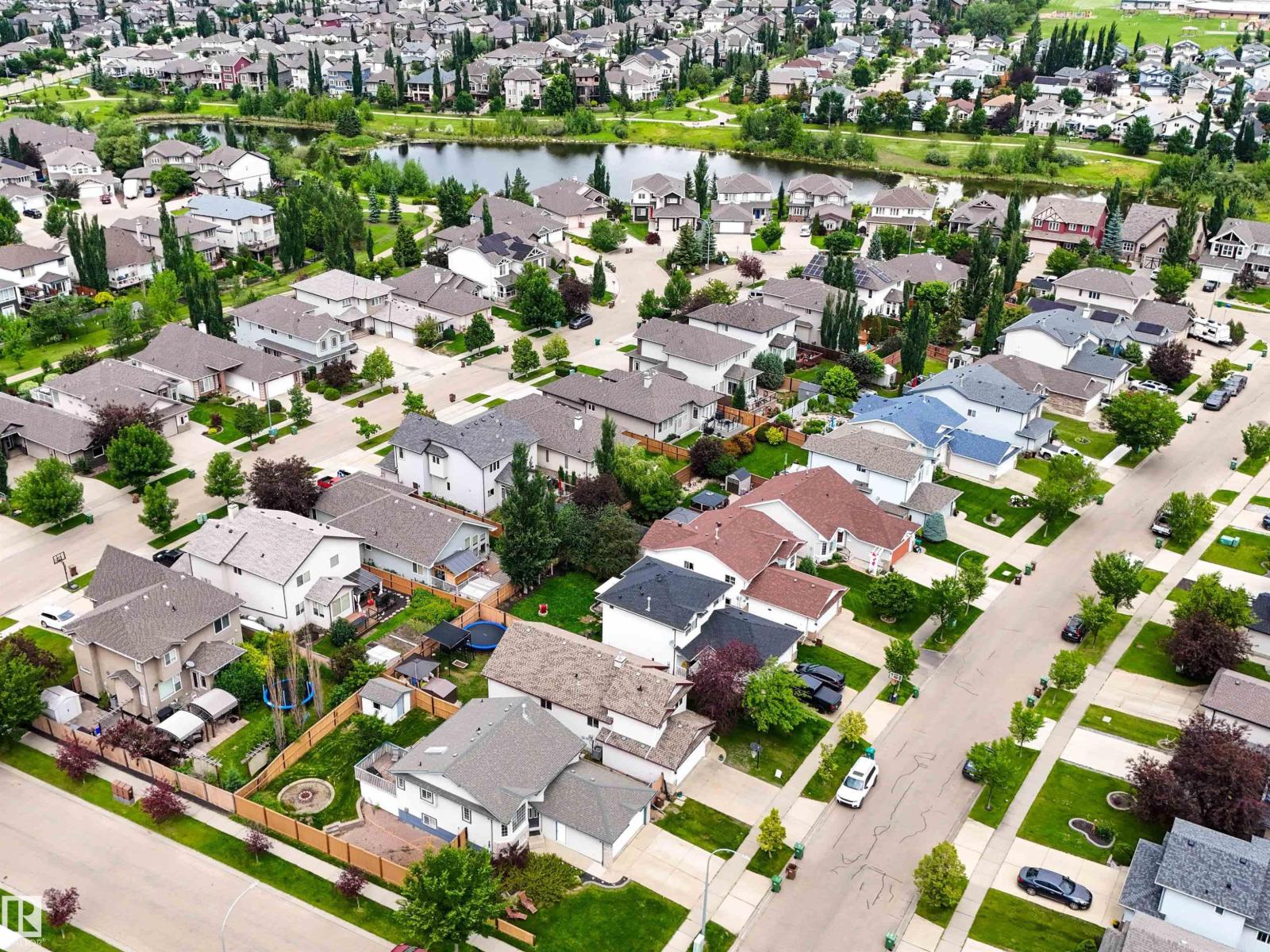 73 NEWMARKET WY - 51