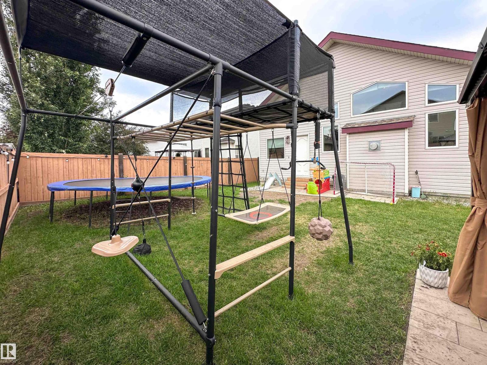 73 NEWMARKET WY - 48