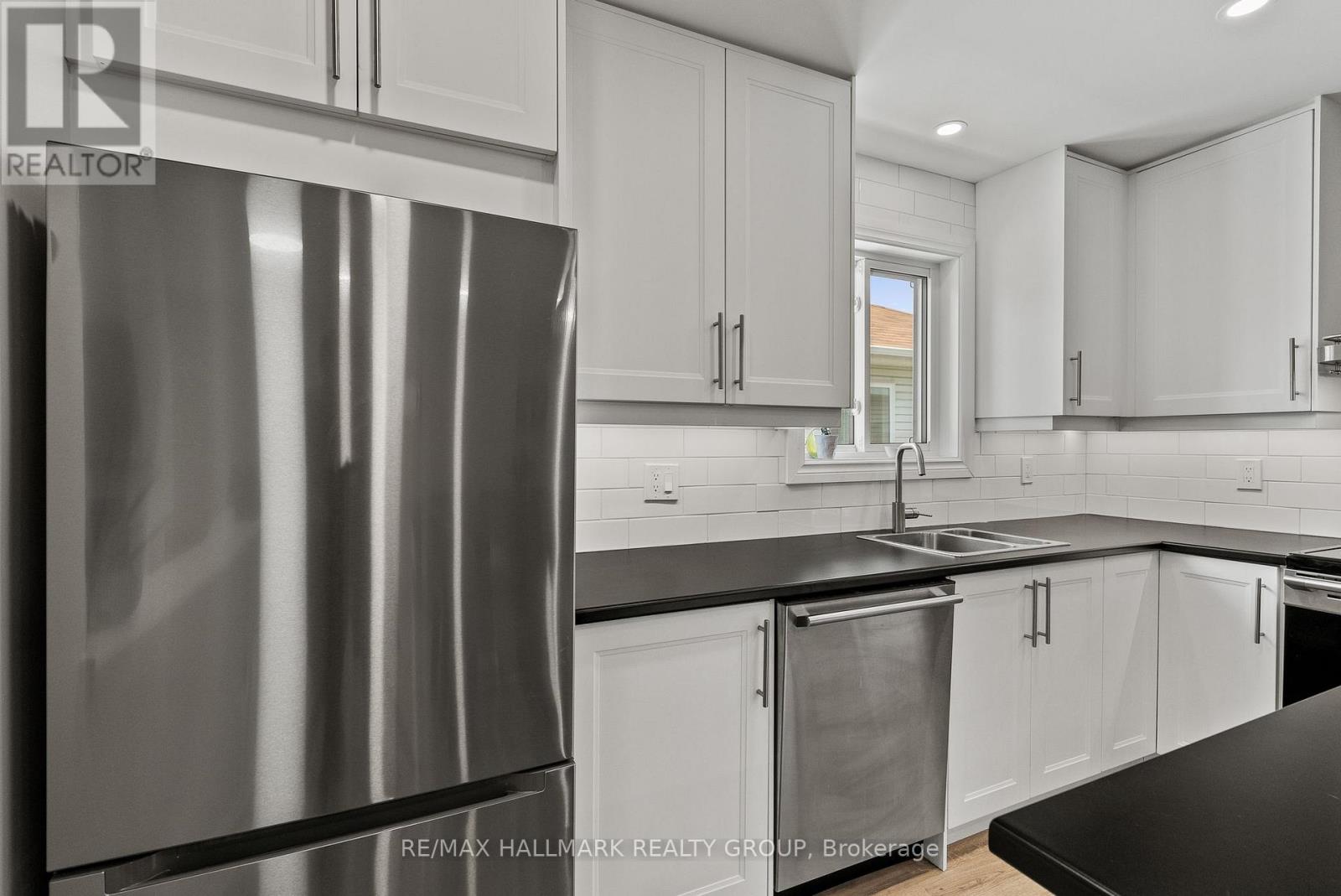 70 WHALINGS CIRCLE - 12