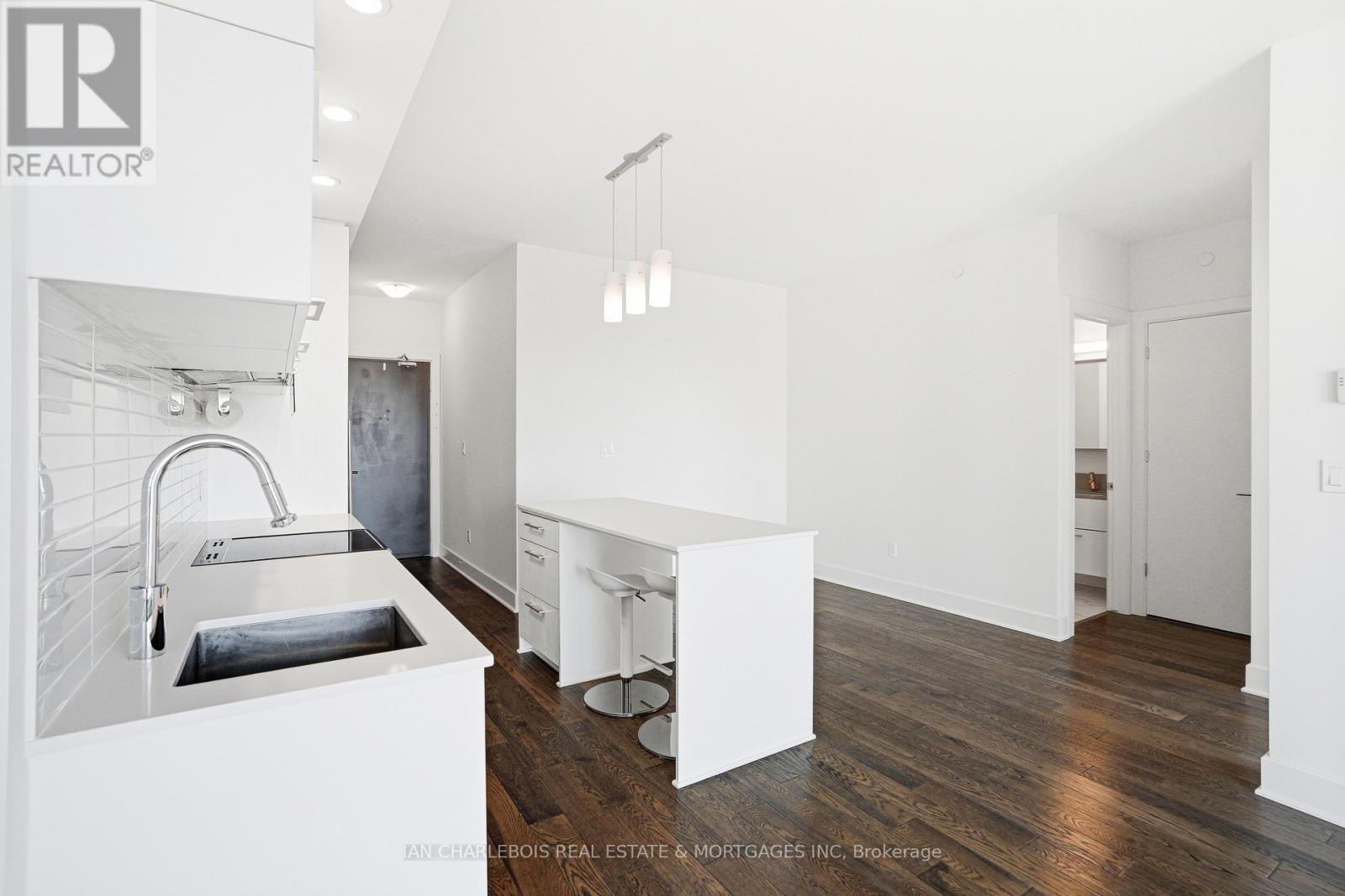 1 Bed, 1 Bath House for Sale in Ottawa – 1701 – 255 BAY STREET, Ottawa – MLS# X13544106 - Image 11