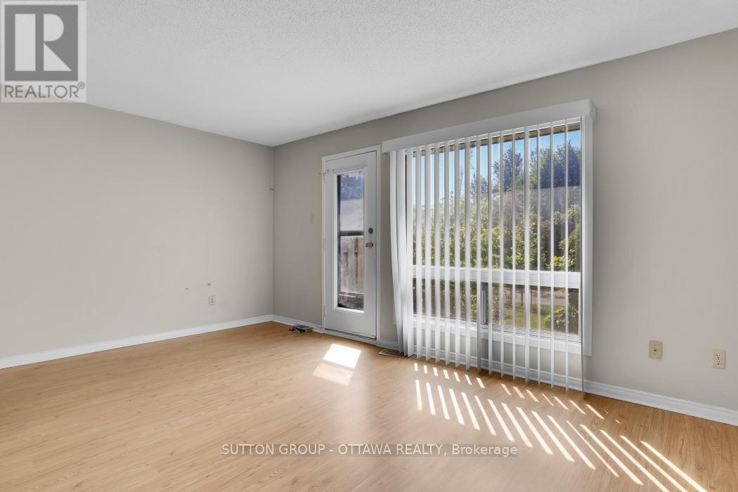 2014 FALKIRK CRESCENT - 12
