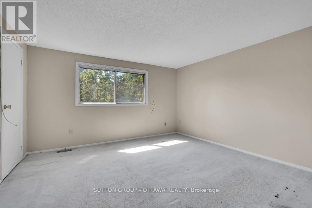 2014 FALKIRK CRESCENT - 16