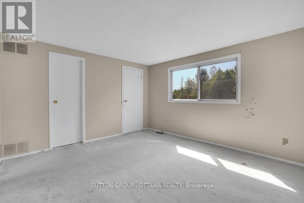 2014 FALKIRK CRESCENT - 17