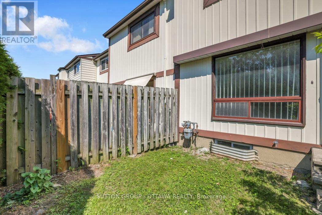 2014 FALKIRK CRESCENT - 32