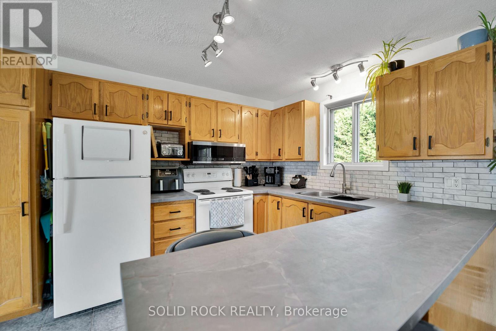 17 BLAIS STREET - 10