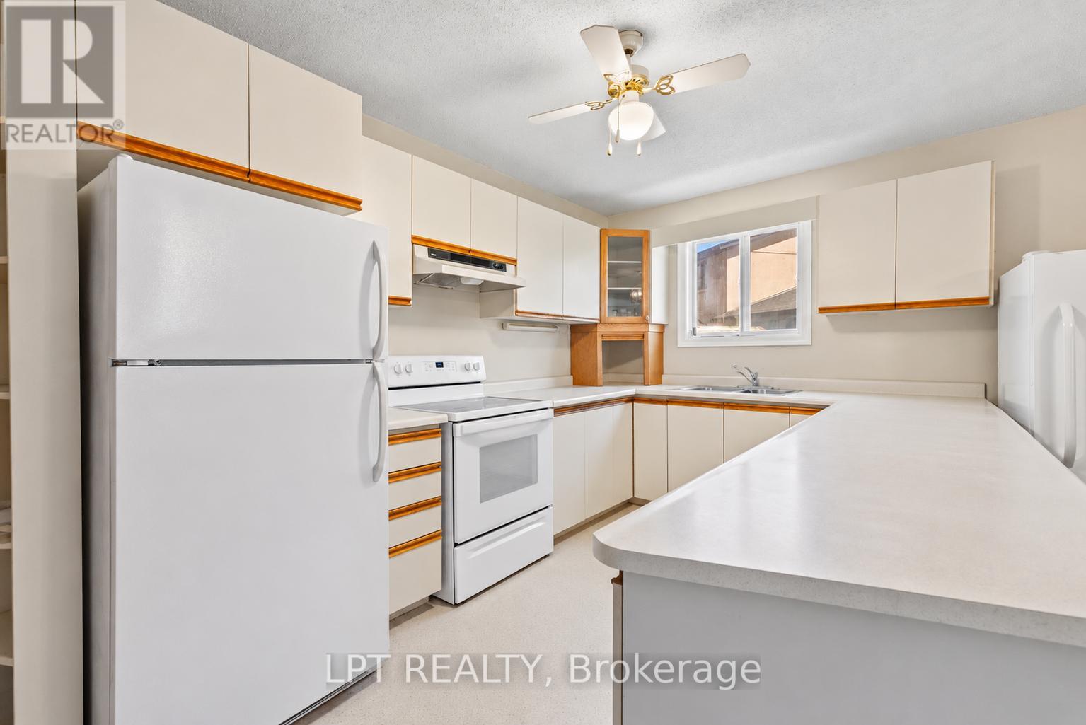 204 THE QUEENSWAY S - 33