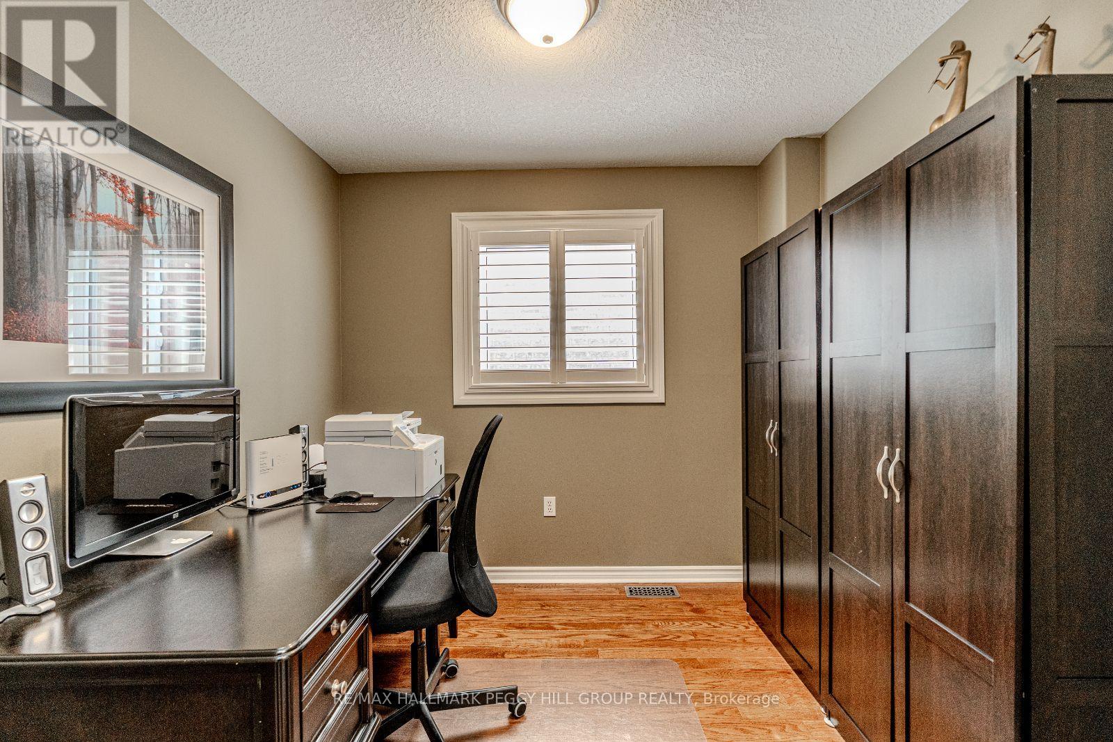 35 BENJAMIN LANE - Image 8