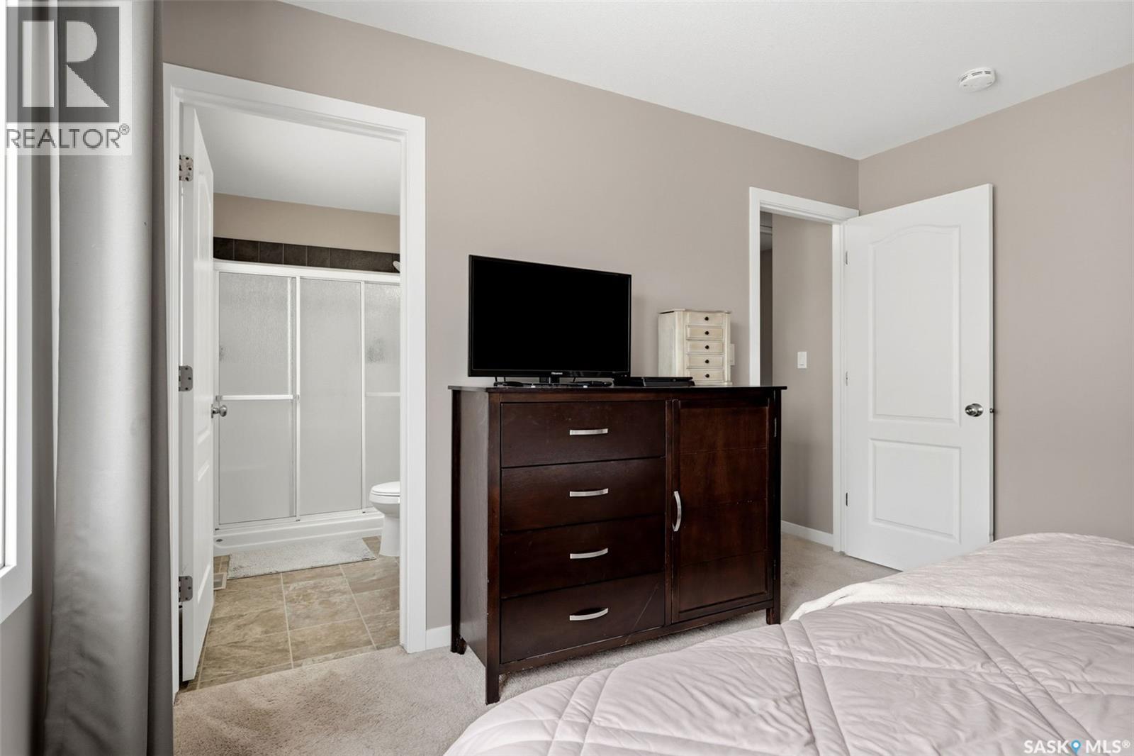 #1209 Grey STREET - 18