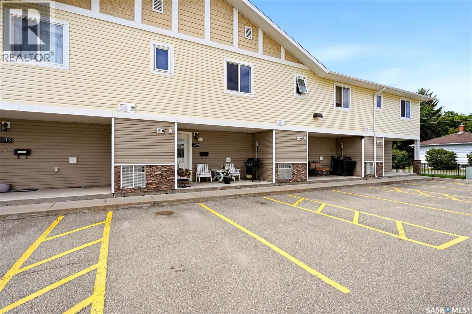 #1209 Grey STREET - 31