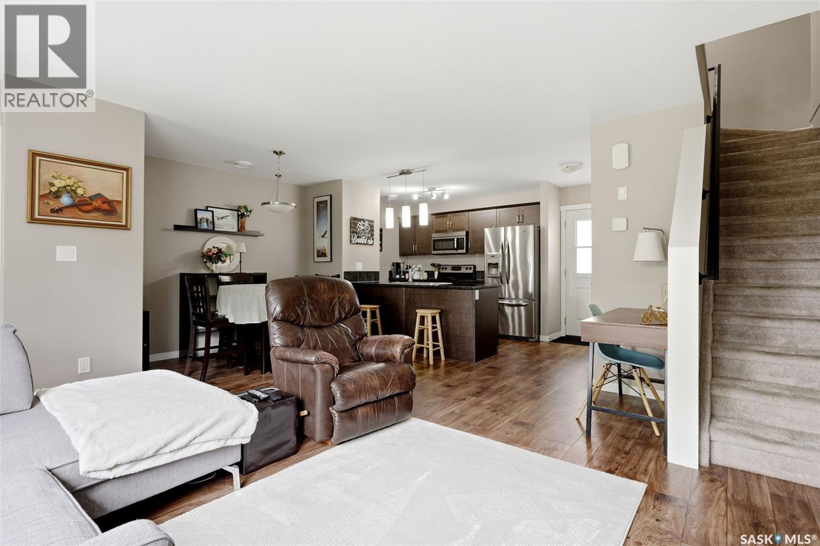 #1209 Grey STREET - 6