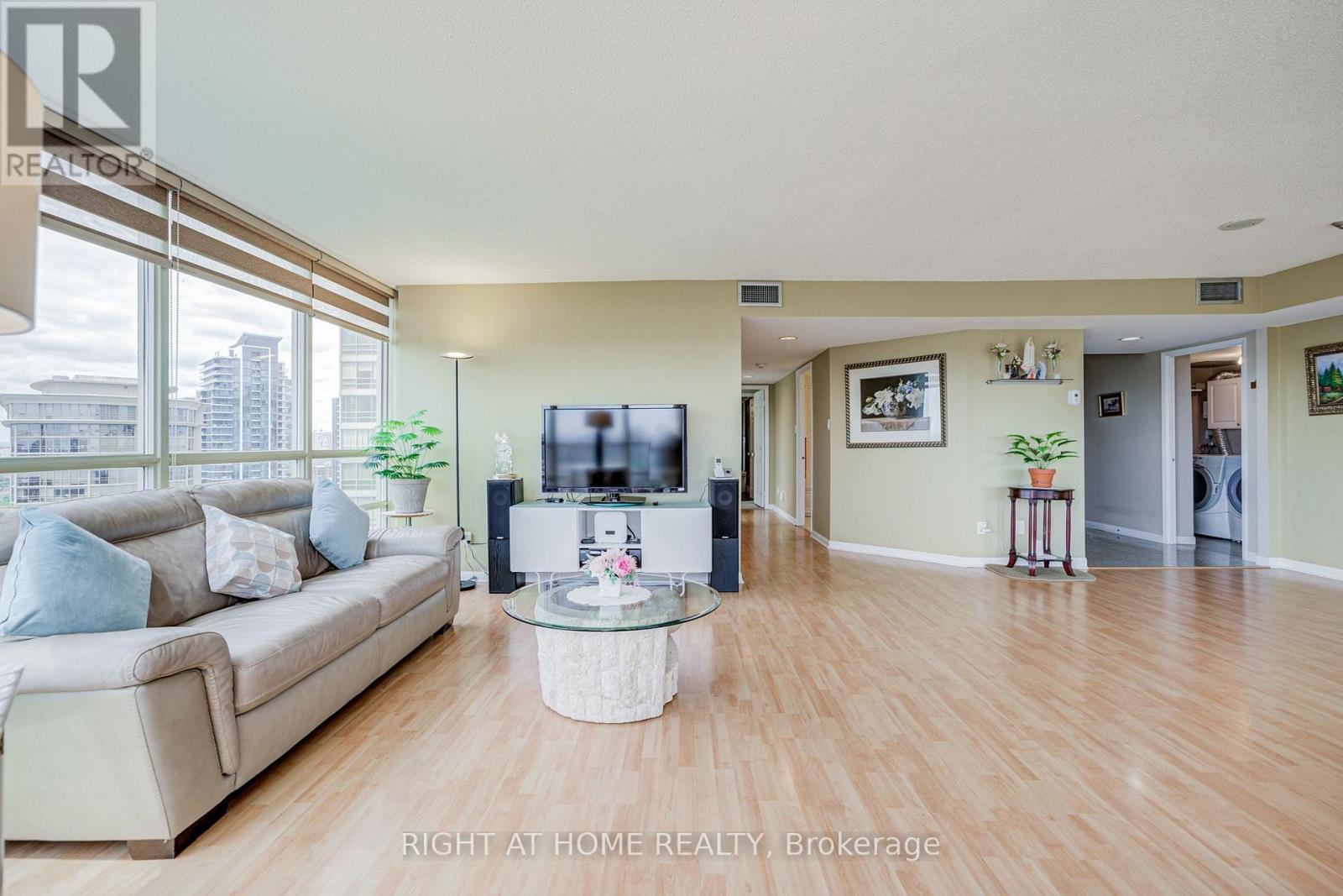 #2105 45 KINGSBRIDGE GARDEN CIRCLE - 11