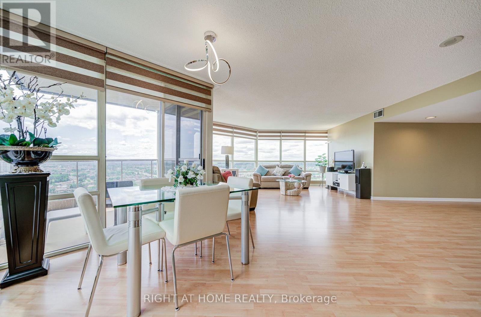 #2105 45 KINGSBRIDGE GARDEN CIRCLE - 12