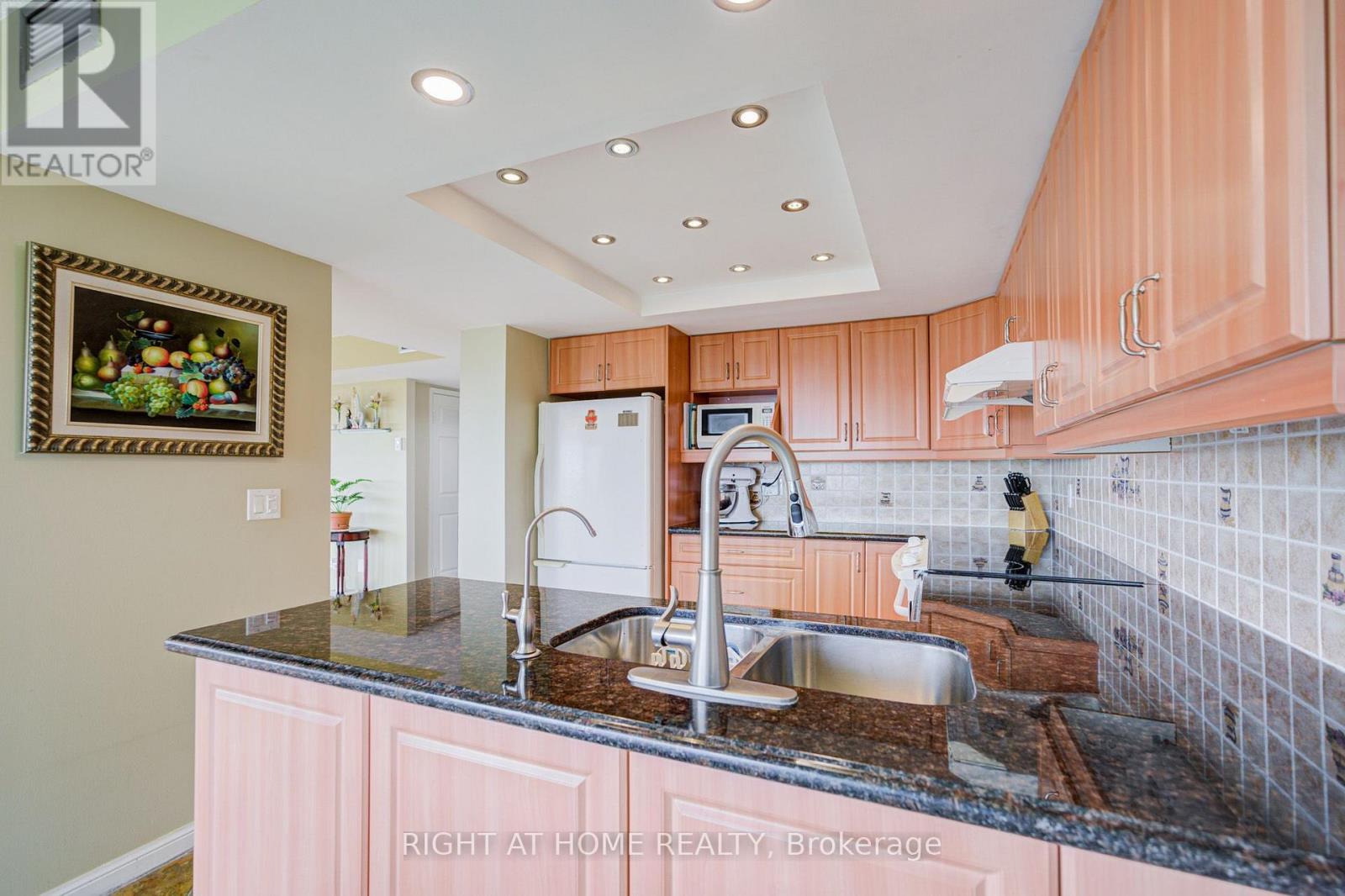 #2105 45 KINGSBRIDGE GARDEN CIRCLE - 20