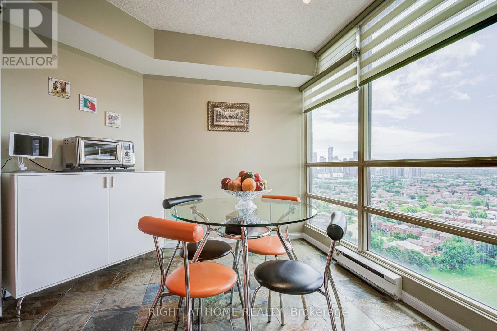 #2105 45 KINGSBRIDGE GARDEN CIRCLE - 21