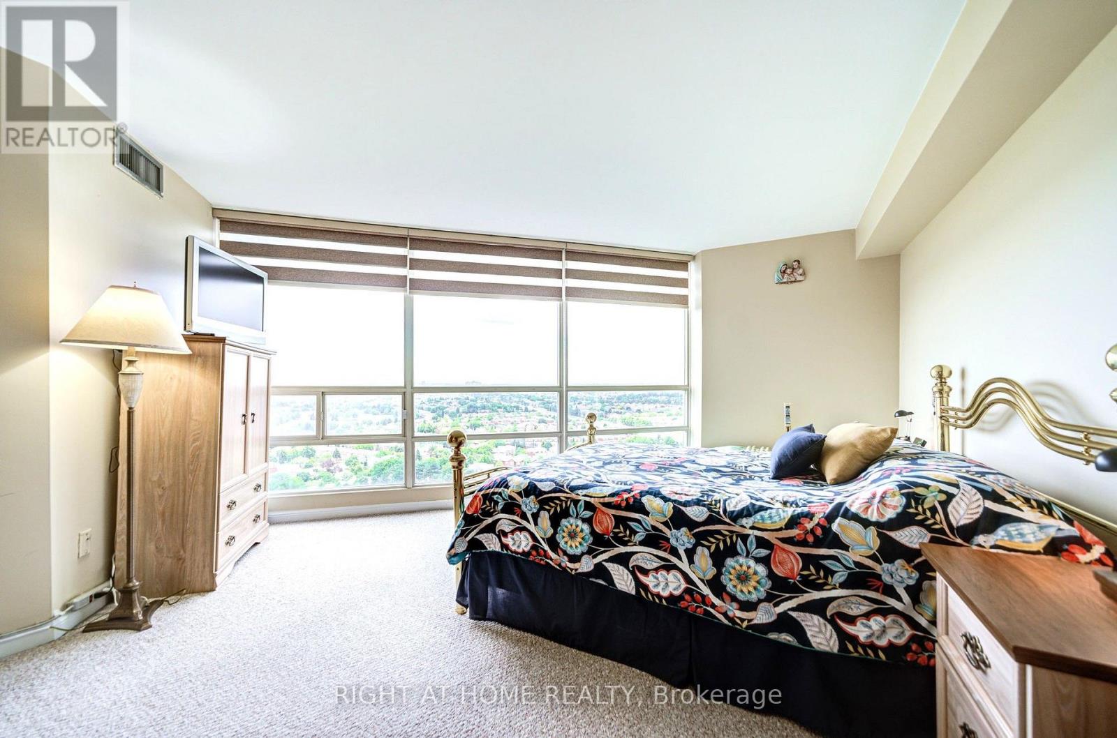 #2105 45 KINGSBRIDGE GARDEN CIRCLE - 24