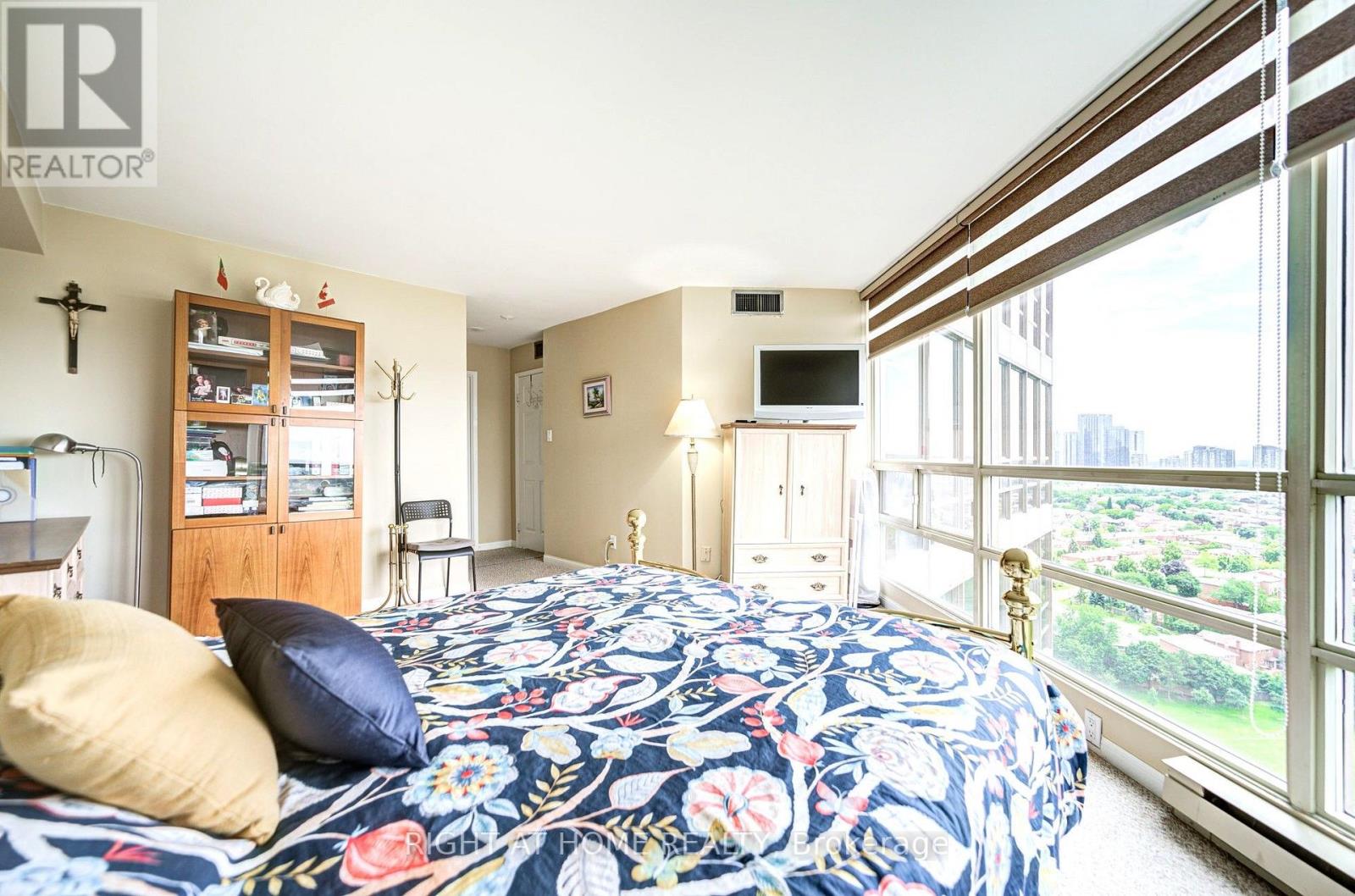 #2105 45 KINGSBRIDGE GARDEN CIRCLE - 25