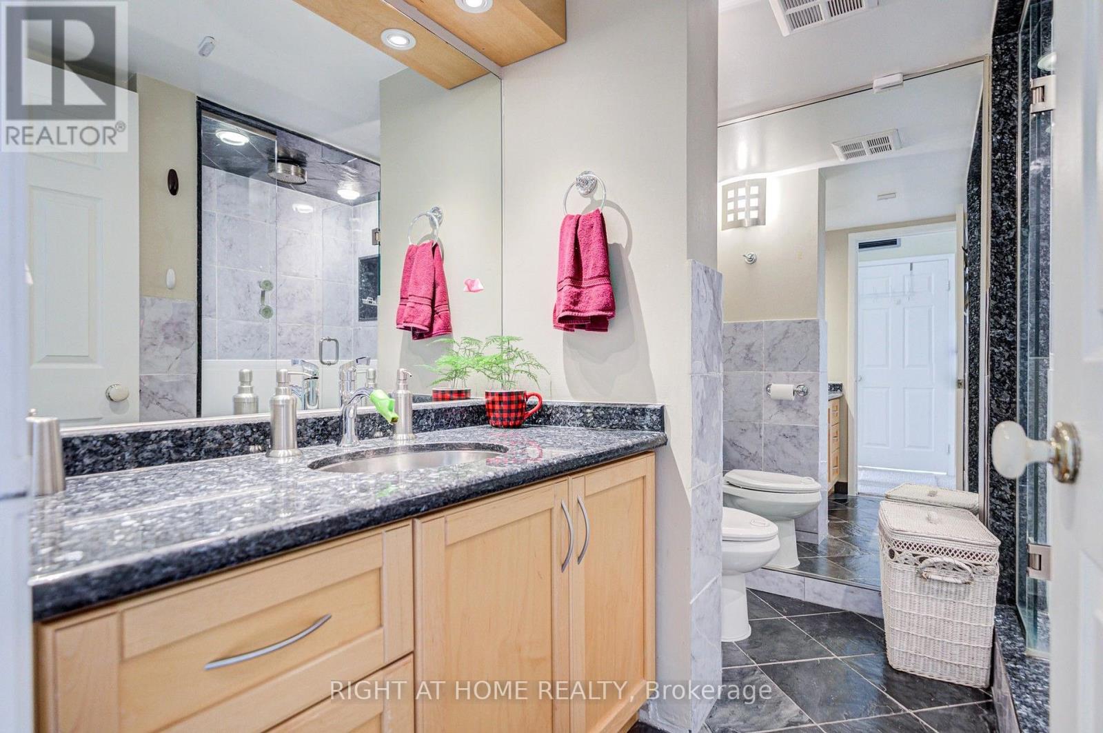 #2105 45 KINGSBRIDGE GARDEN CIRCLE - 26