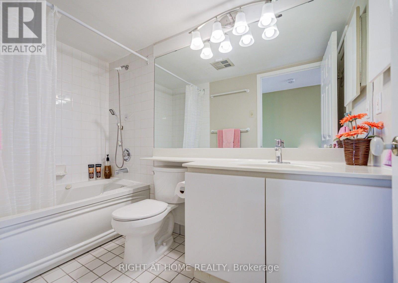 #2105 45 KINGSBRIDGE GARDEN CIRCLE - 30