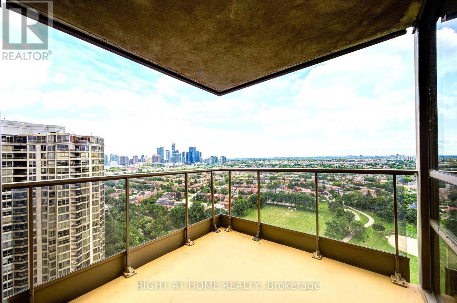 #2105 45 KINGSBRIDGE GARDEN CIRCLE - 31