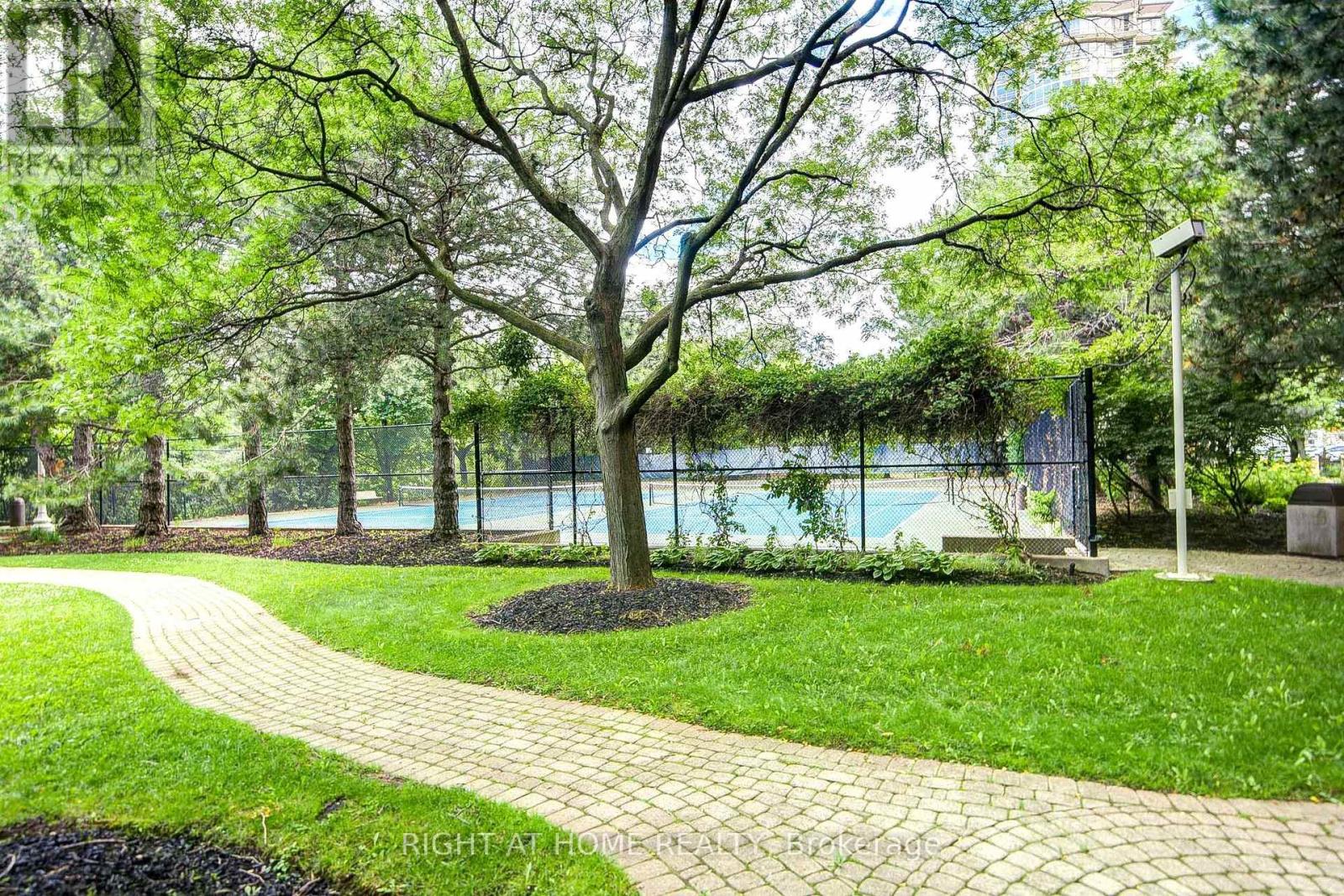 #2105 45 KINGSBRIDGE GARDEN CIRCLE - 35