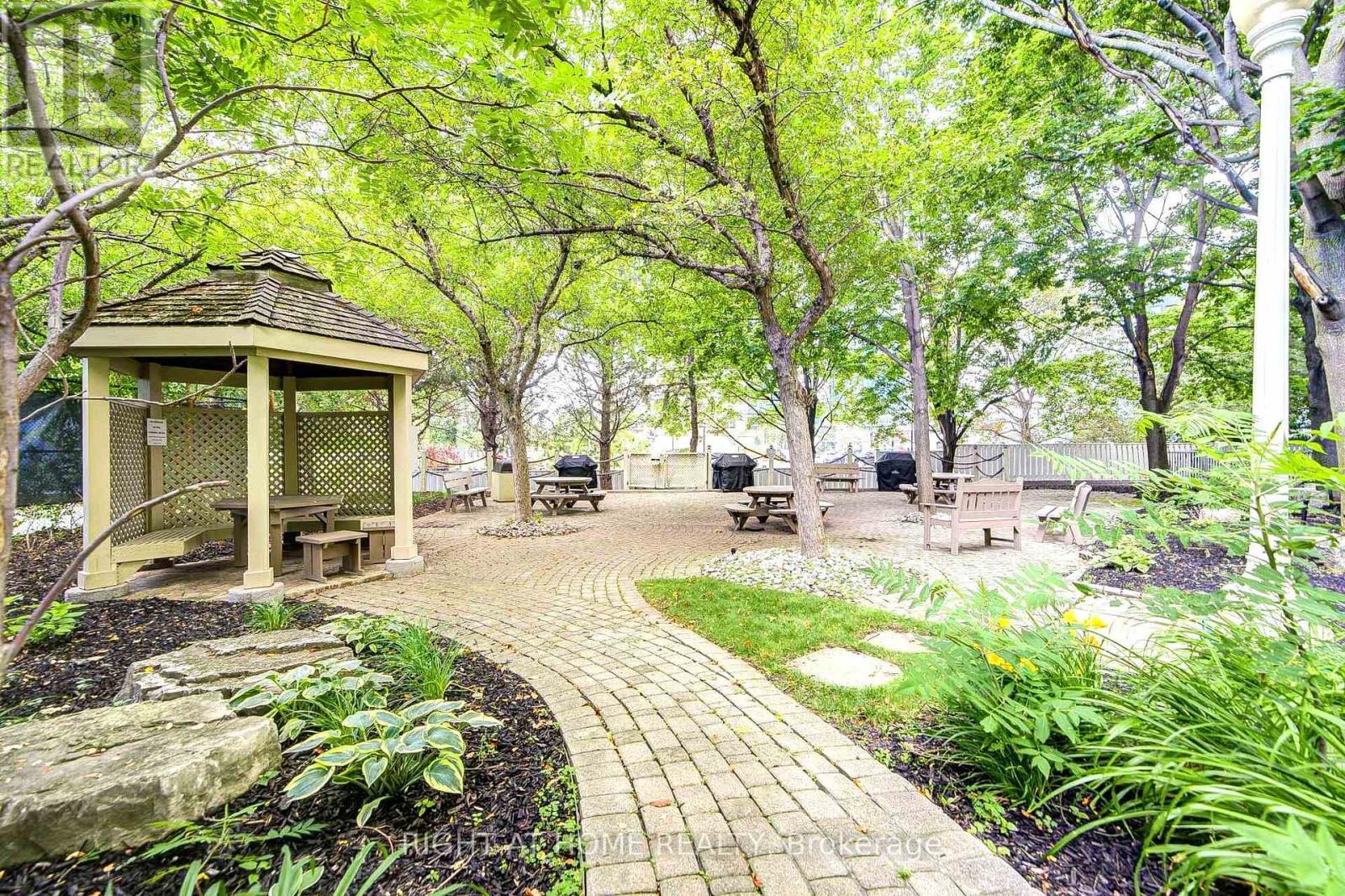 #2105 45 KINGSBRIDGE GARDEN CIRCLE - 36