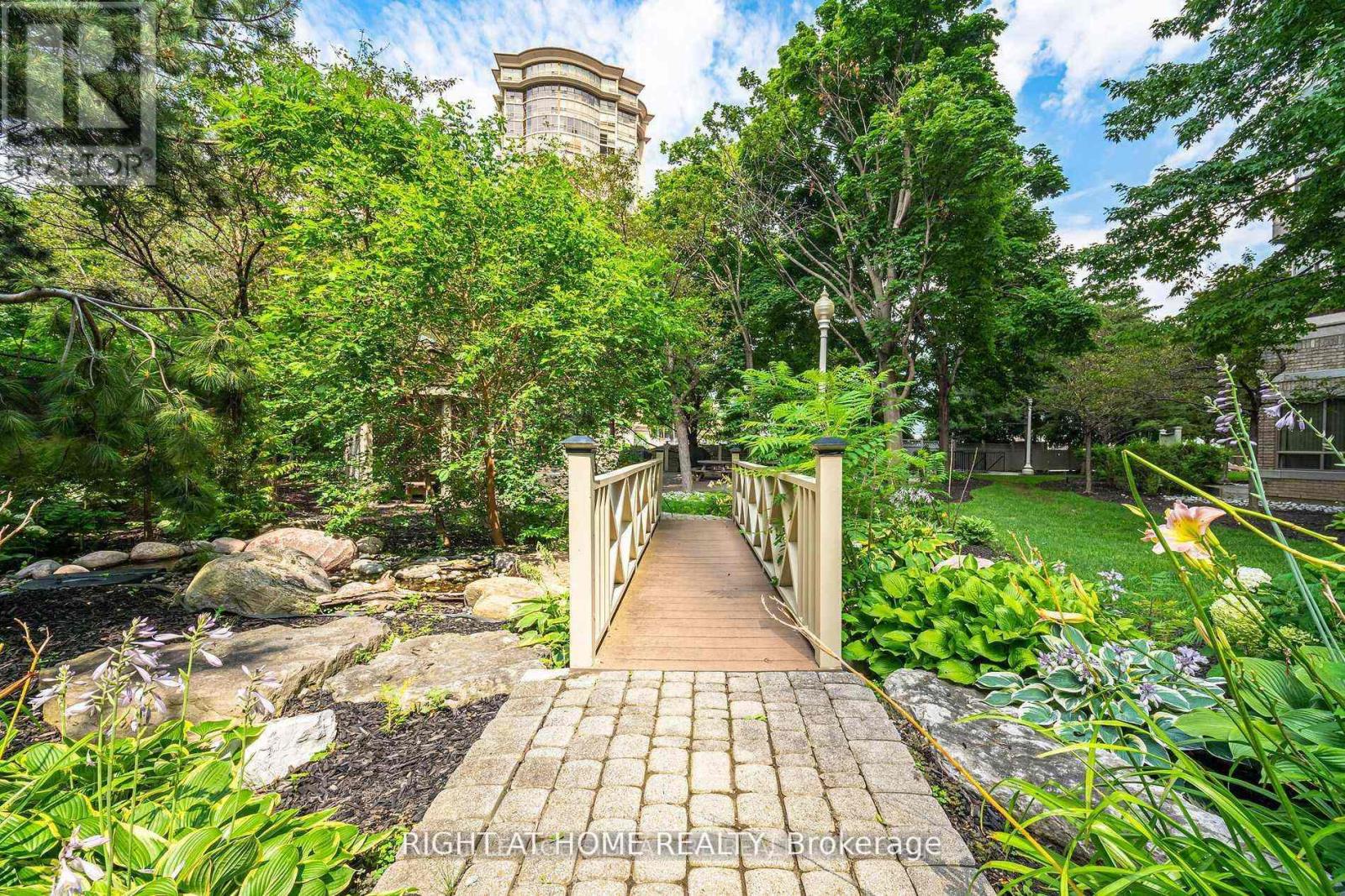 #2105 45 KINGSBRIDGE GARDEN CIRCLE - 38