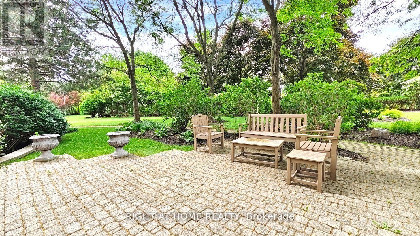 #2105 45 KINGSBRIDGE GARDEN CIRCLE - 40