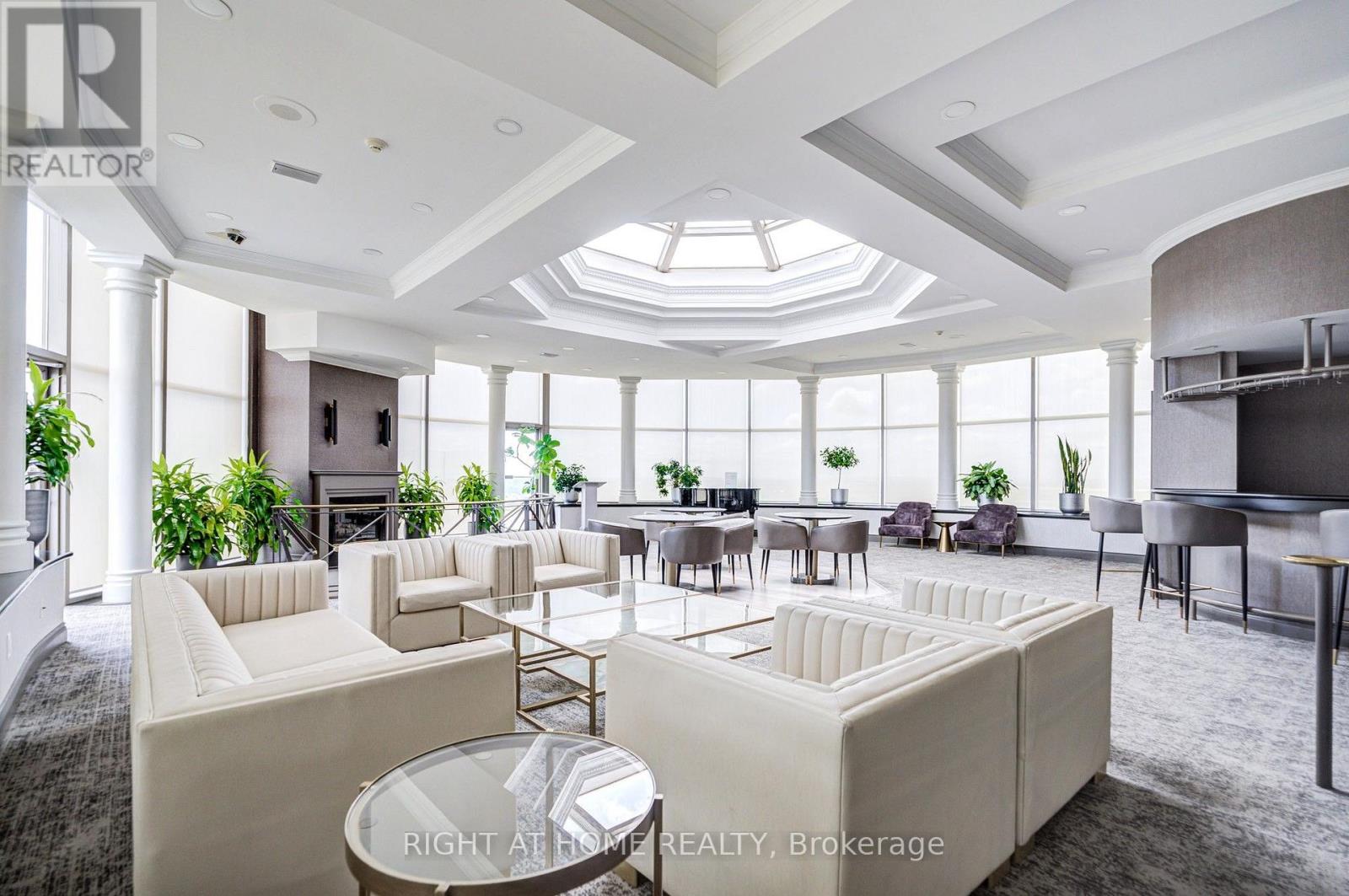 #2105 45 KINGSBRIDGE GARDEN CIRCLE - 43