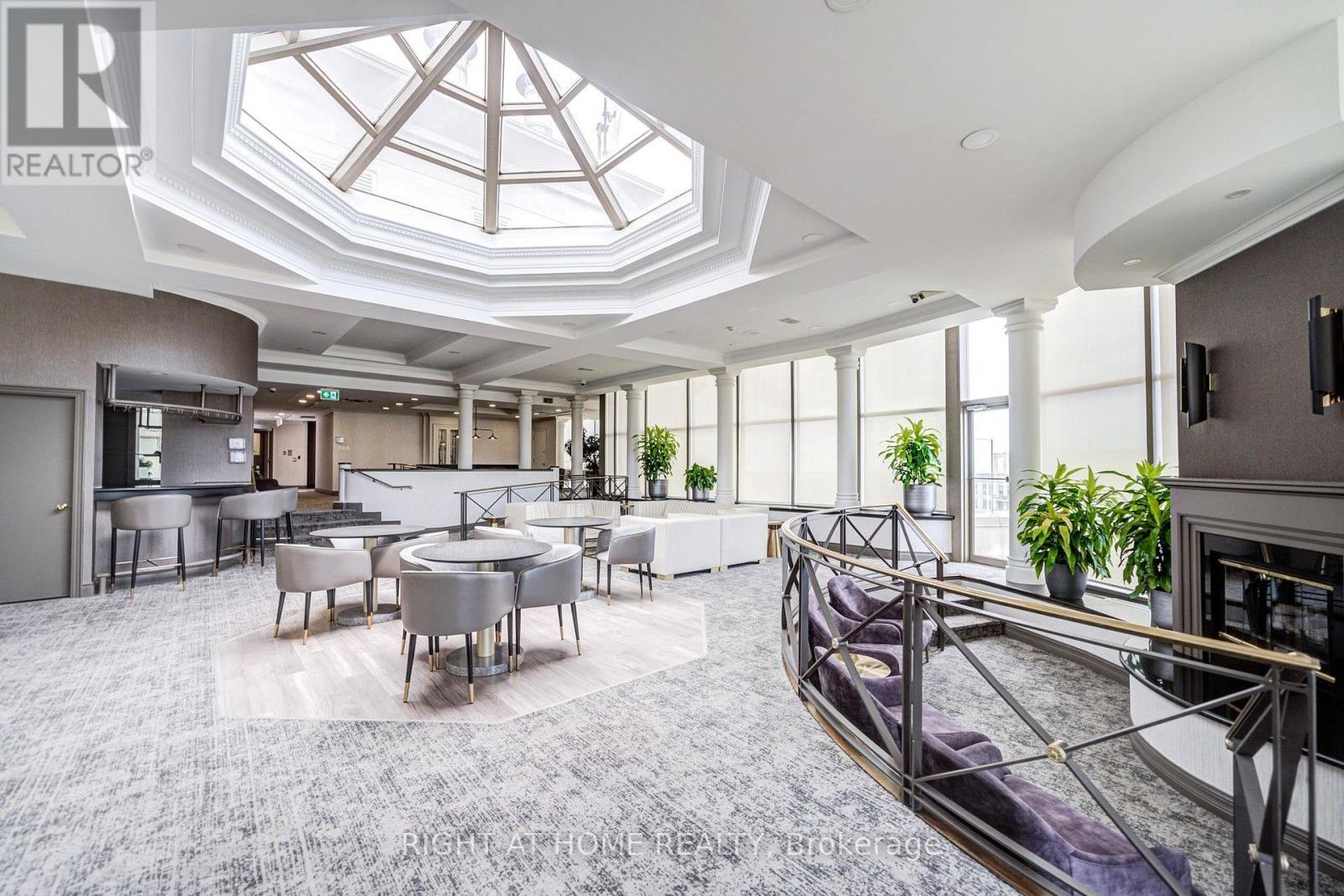 #2105 45 KINGSBRIDGE GARDEN CIRCLE - 44