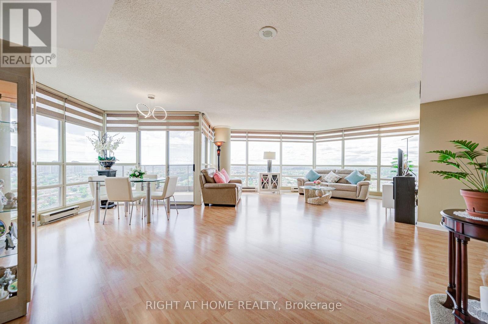 #2105 45 KINGSBRIDGE GARDEN CIRCLE - 8