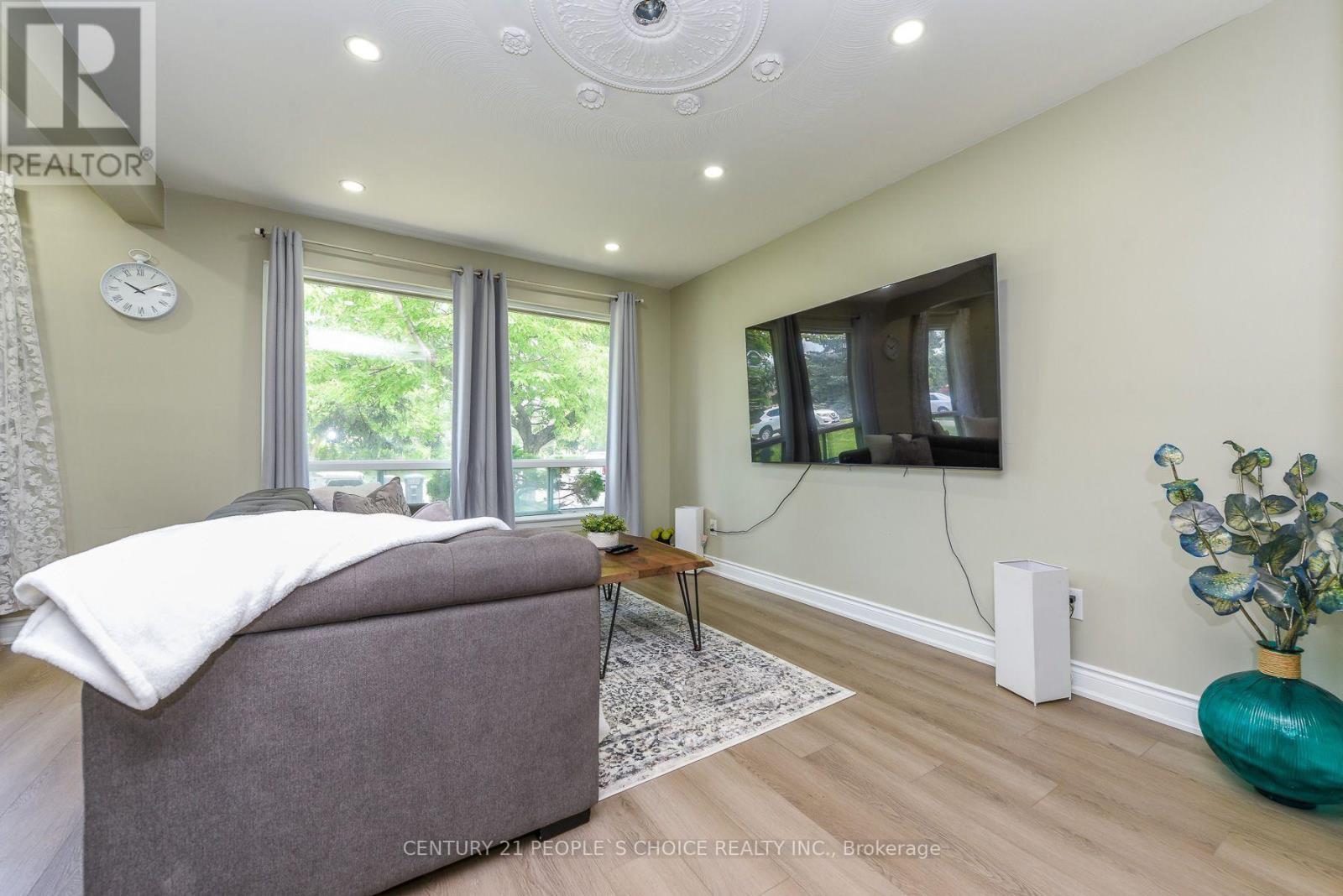 8 FIDELIA CRESCENT - 10