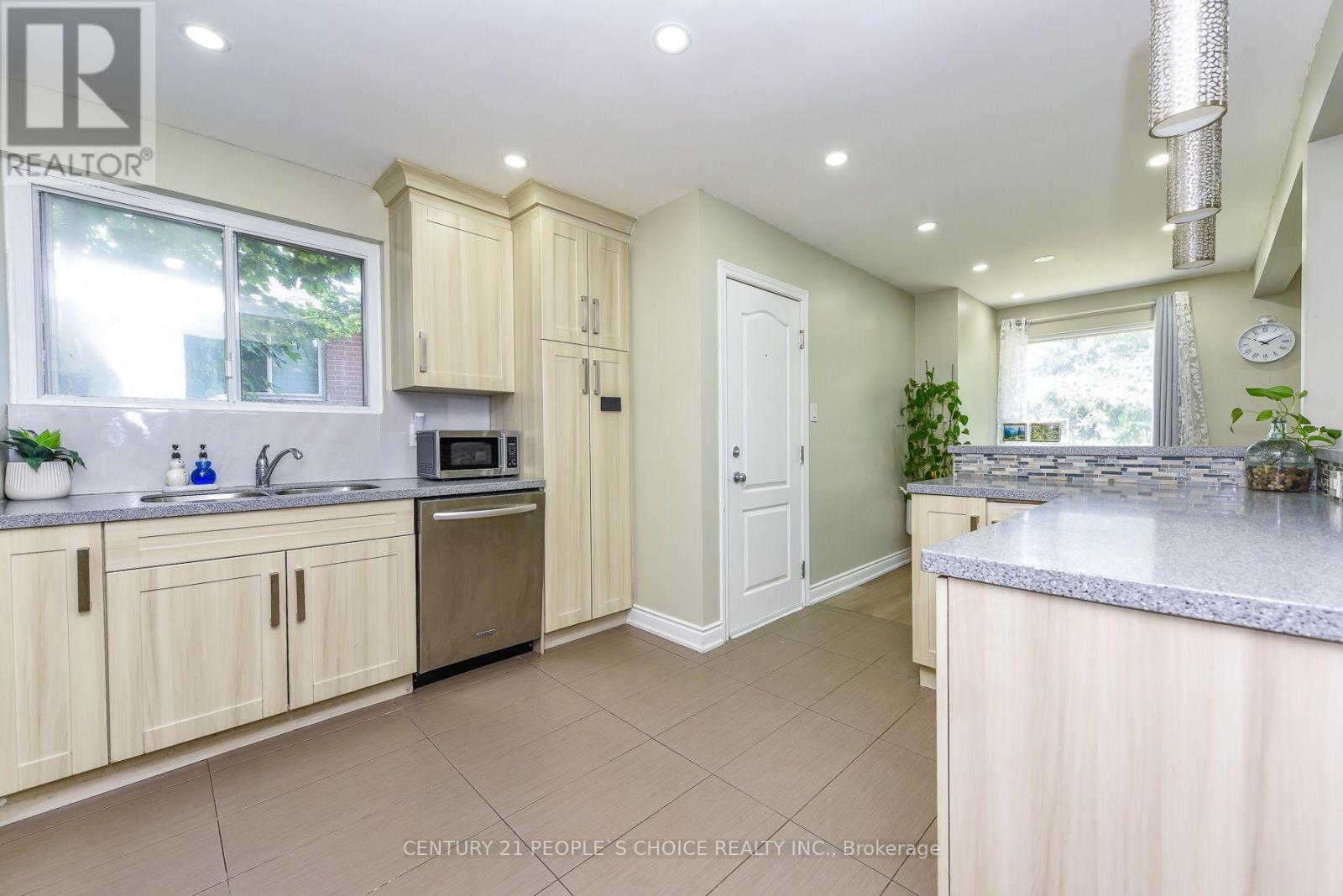 8 FIDELIA CRESCENT - 13
