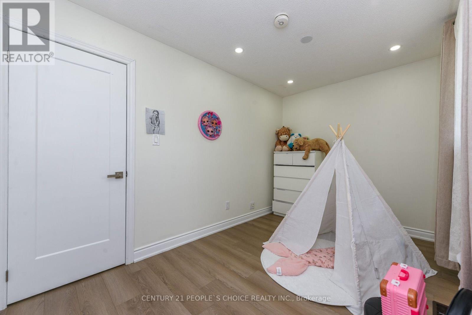 8 FIDELIA CRESCENT - 19