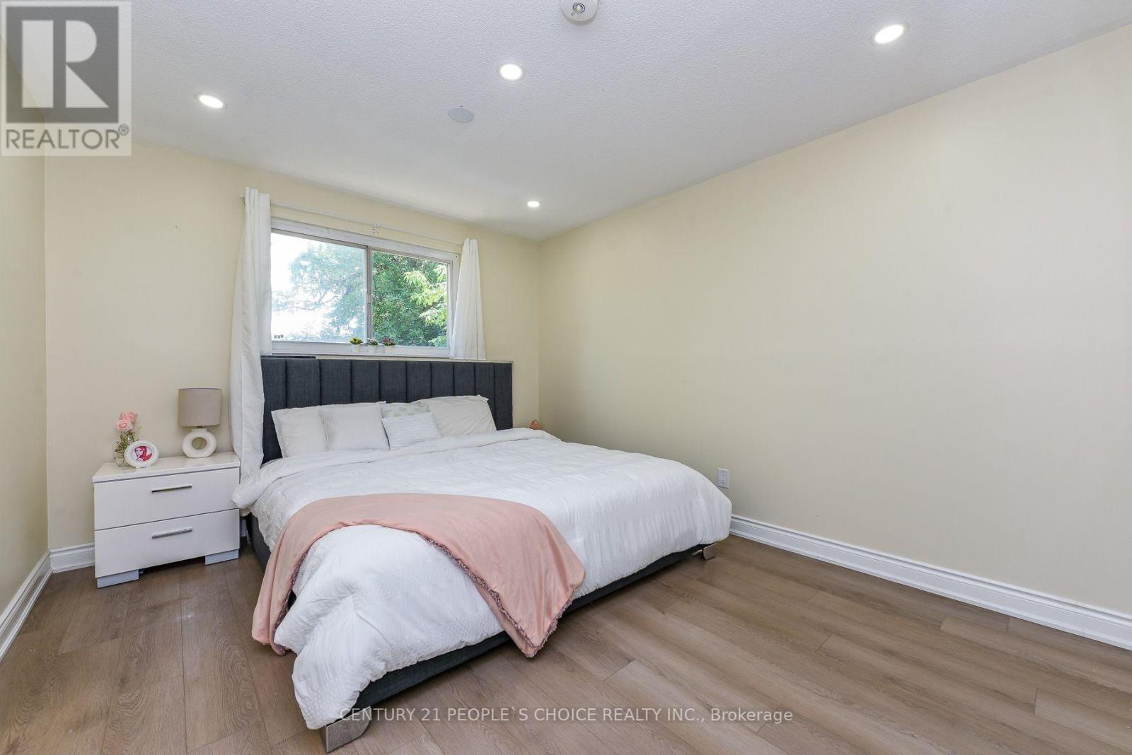 8 FIDELIA CRESCENT - 20