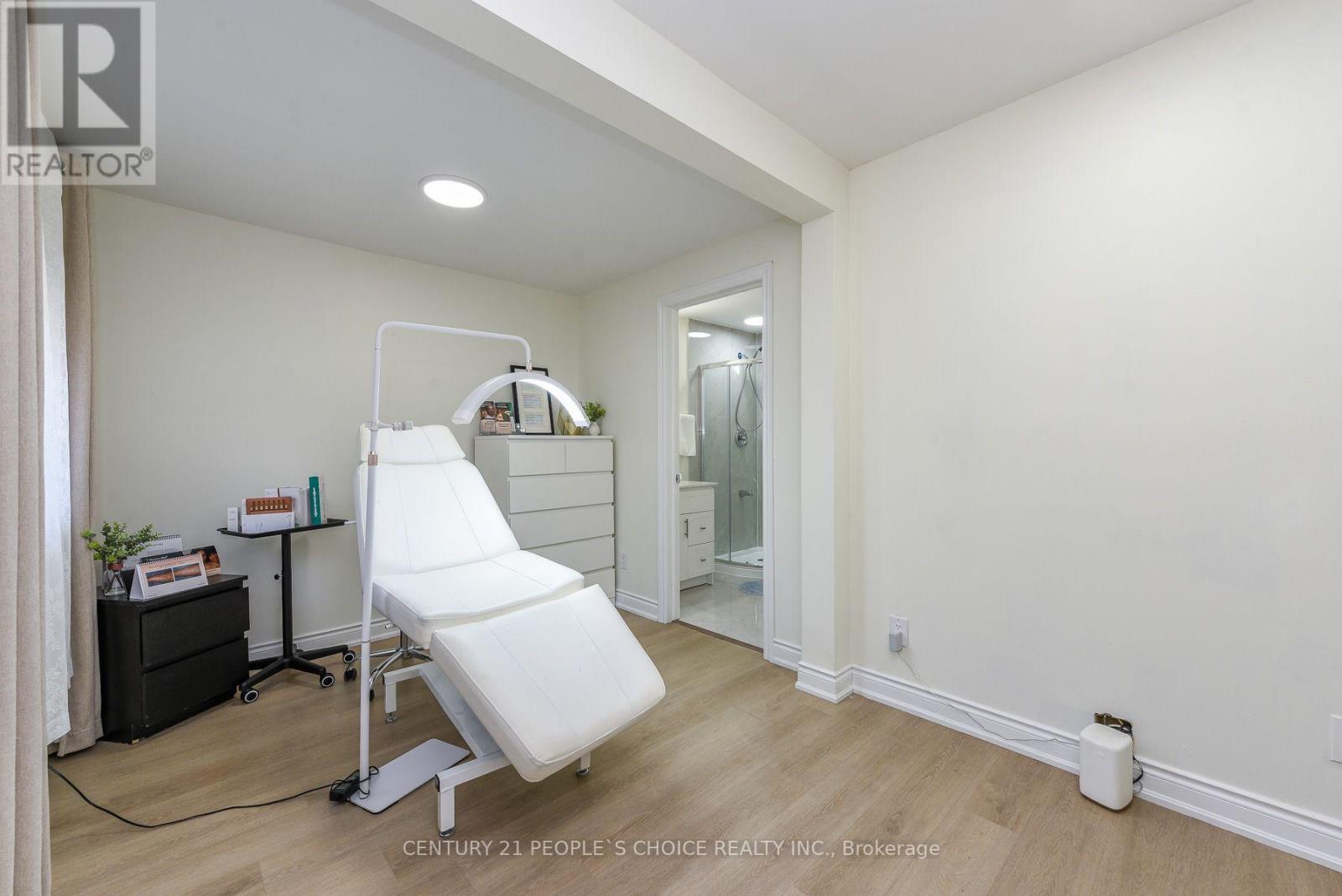 8 FIDELIA CRESCENT - 23