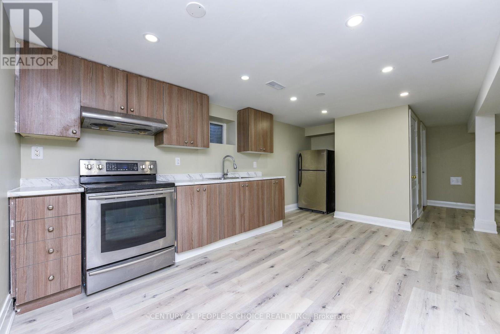 8 FIDELIA CRESCENT - 34