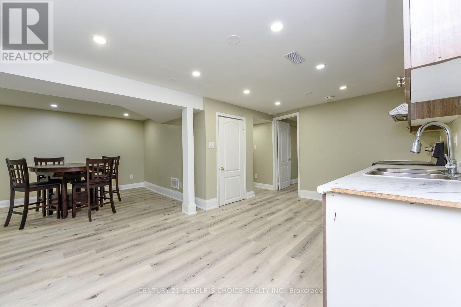 8 FIDELIA CRESCENT - 35