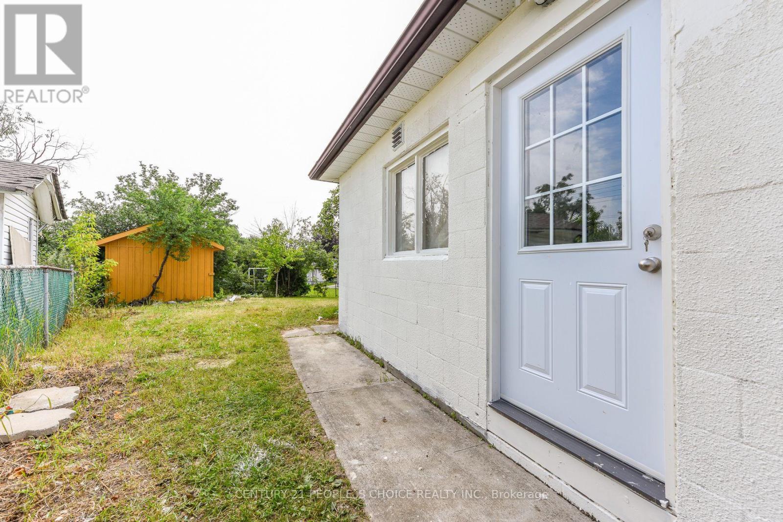 8 FIDELIA CRESCENT - 37