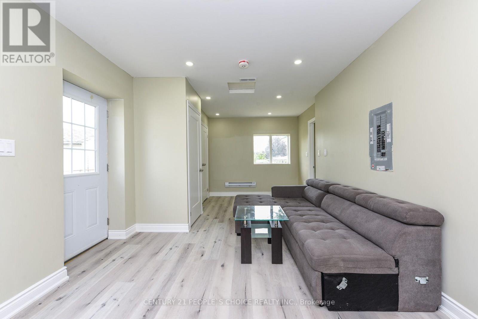 8 FIDELIA CRESCENT - 39