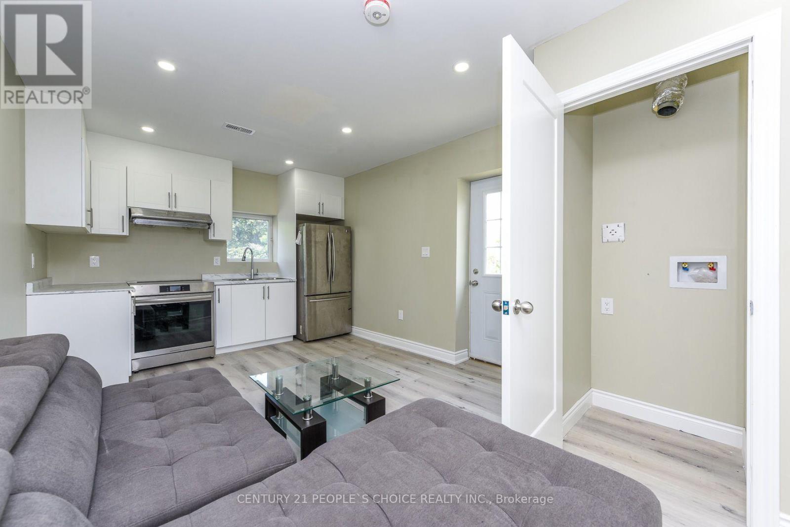 8 FIDELIA CRESCENT - 40