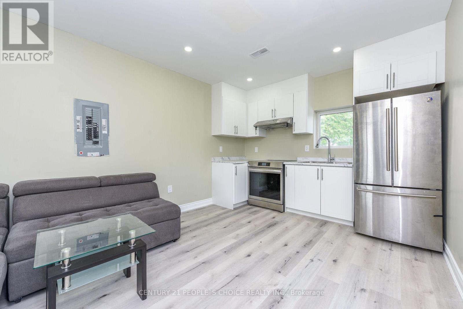 8 FIDELIA CRESCENT - 43