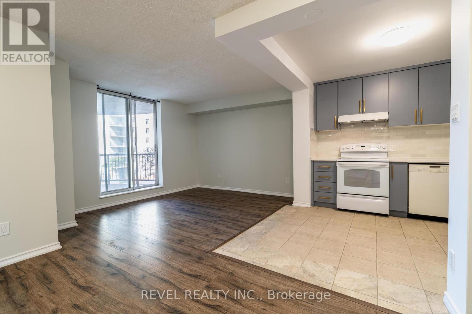 #306 3559 EGLINTON AVENUE W - 3