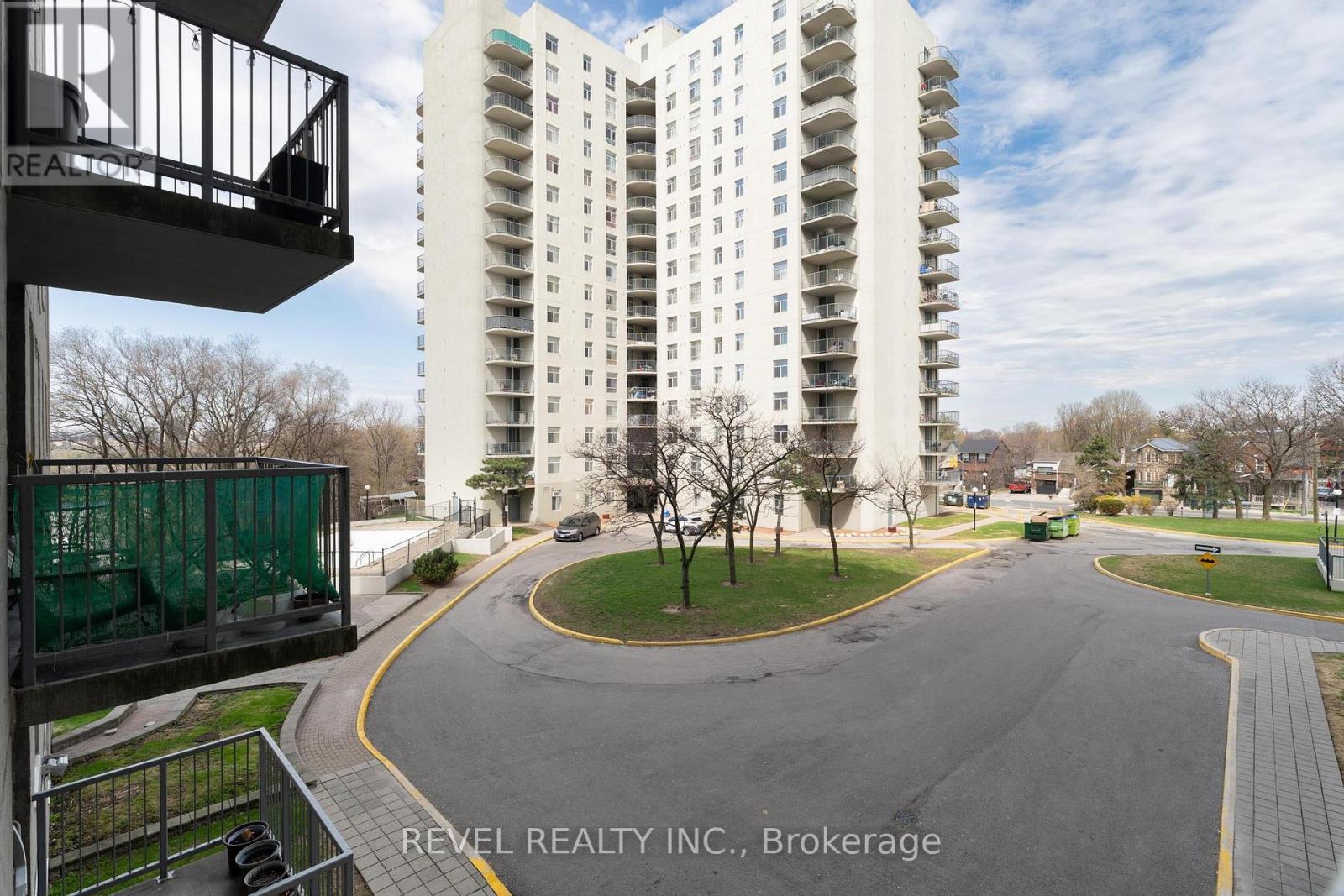 #306 3559 EGLINTON AVENUE W - 32
