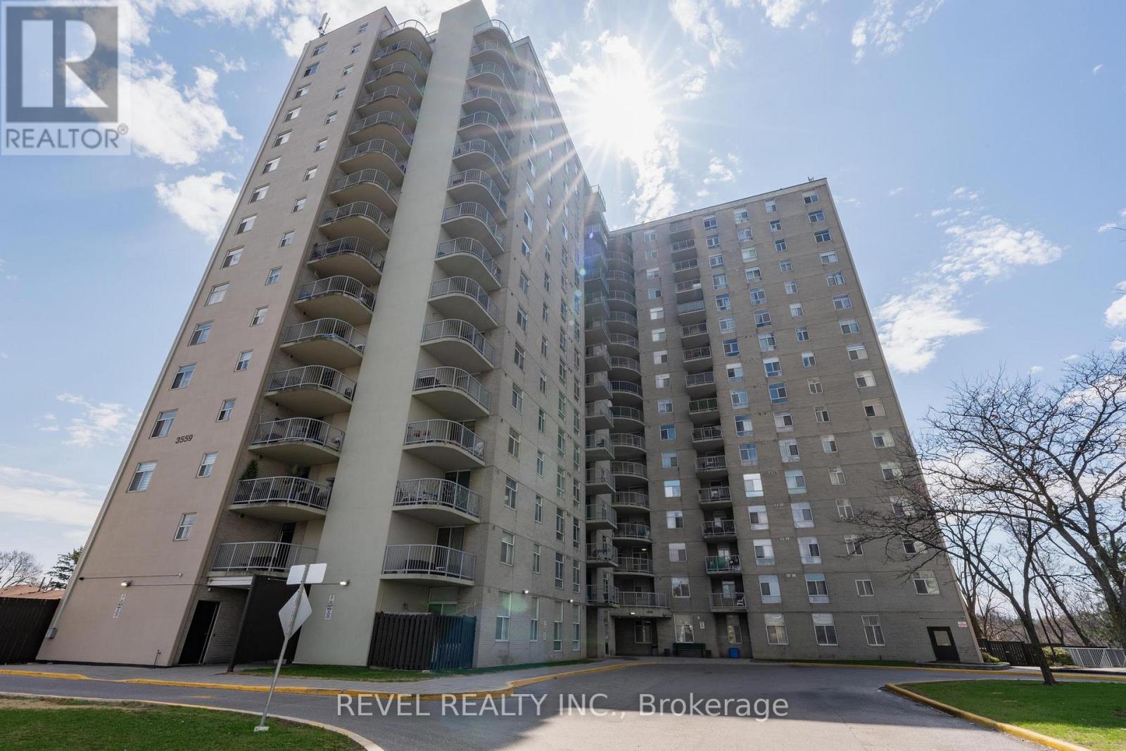 #306 3559 EGLINTON AVENUE W - 34