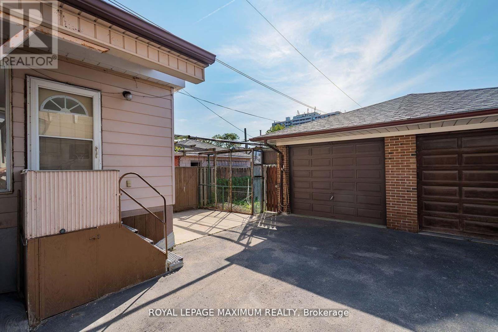 245 BELGRAVIA AVENUE - Image 36