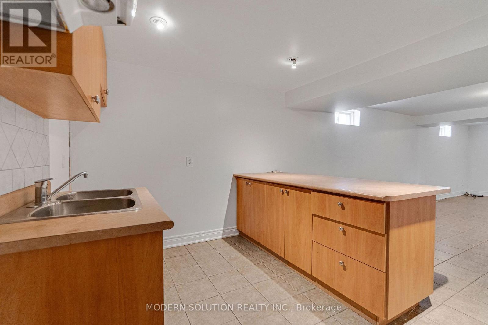 53 ELLWOOD DRIVE W - 33