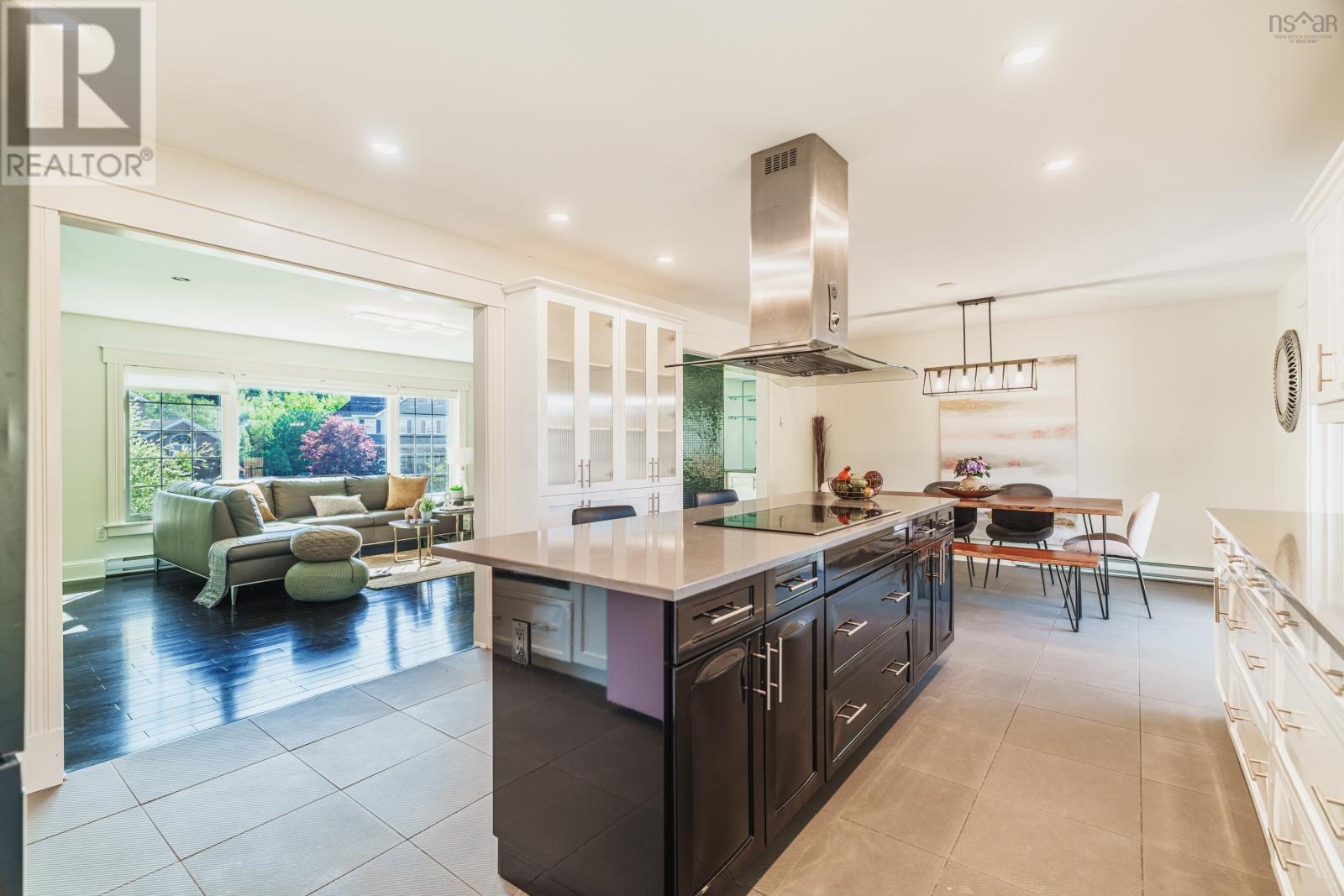 11 Laurentian Drive - 11