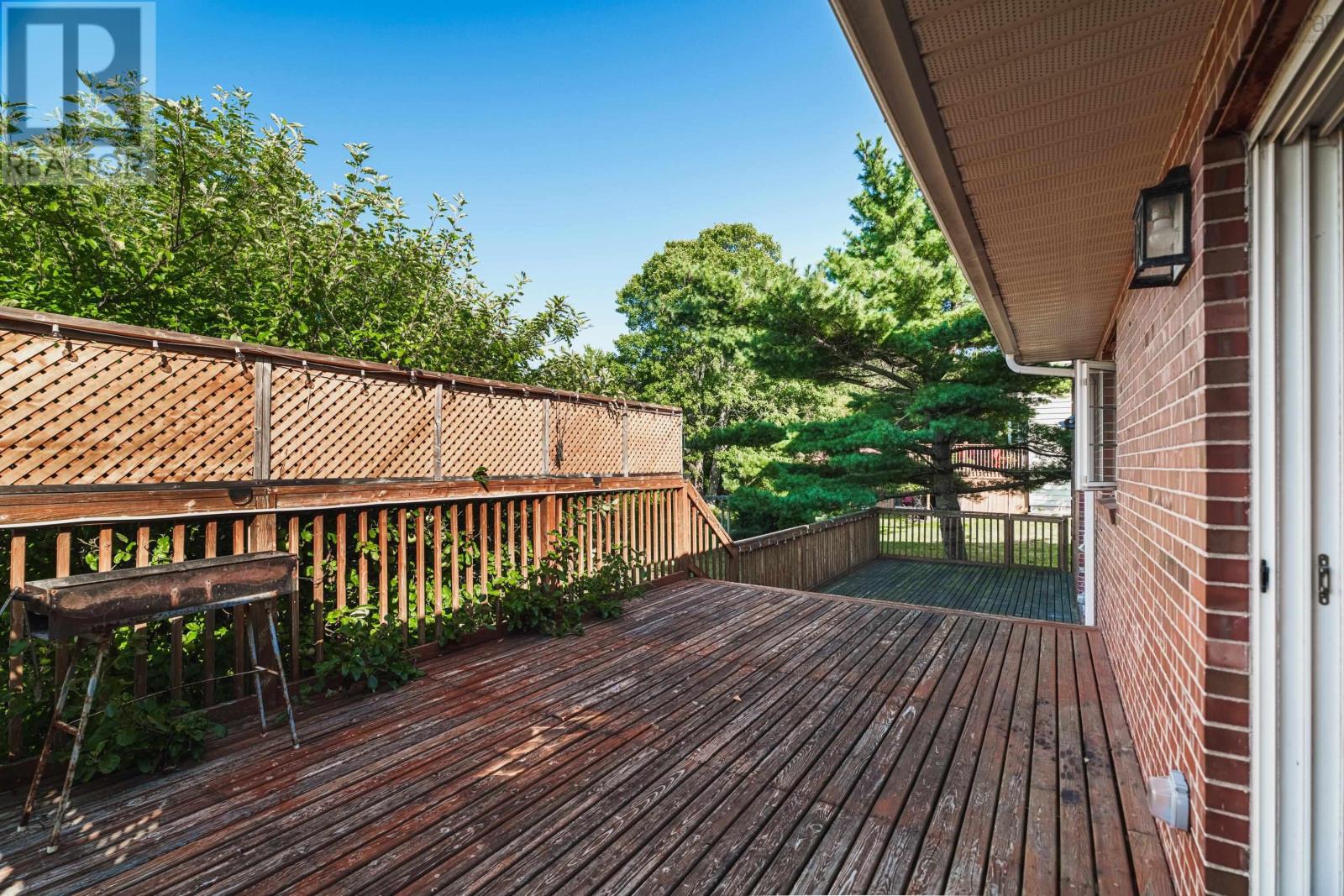11 Laurentian Drive - 12